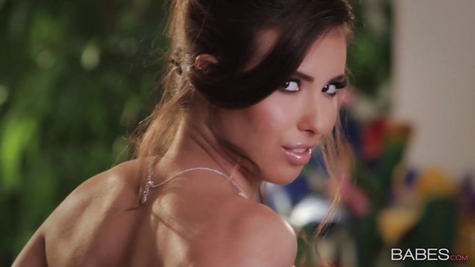 Beautiful Babe Trying To Get An Orgasm Beautiful Babe Trying To Get An Orgasm