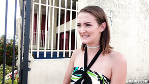 Public Handjob Turns Andi On 1 Public Pickups