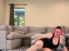 NIKKISFETISHES Sweaty Stepmom NIKKISFETISHES Sweaty Stepmom