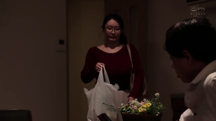 출근길에 늘 치한을 당하고 있는데… N컵 거유 아내 죠가사키 모모세는 동네 나쁜 남자들에게 계속해서 집단 범행을 당하고 있다 출근길에 늘 치한을 당하고 있는데… N컵 거유 아내 죠가사키 모모세는 동네 나쁜 남자들에게 계속해서 집단 범행을 당하고 있다