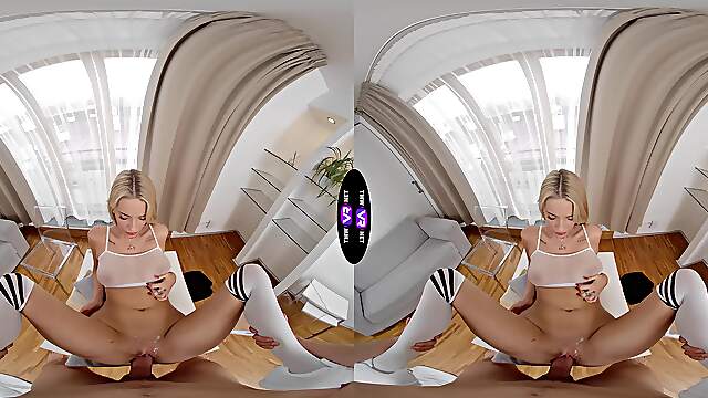 Naomi’s Luscious Love Tunnels Engulf In VR Naomi’s Luscious Love Tunnels Engulf In VR