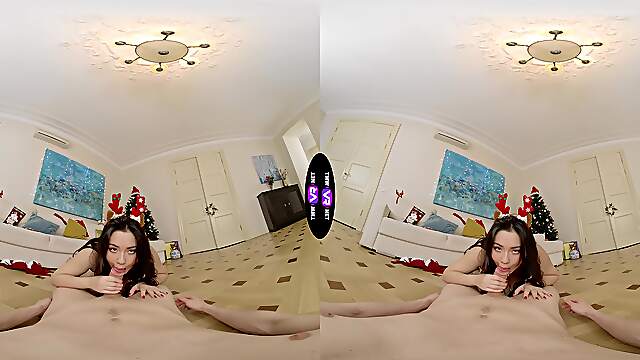 Teen Amelia’s Shaven Pussy Under The Christmas Tree In VR Teen Amelia’s Shaven Pussy Under The Christmas Tree In VR
