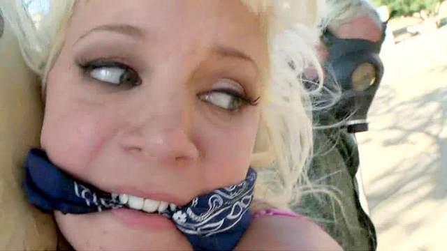 Heidi Mayne Makes A Hardcore Outdoor Blowjob Heidi Mayne Makes A Hardcore Outdoor Blowjob