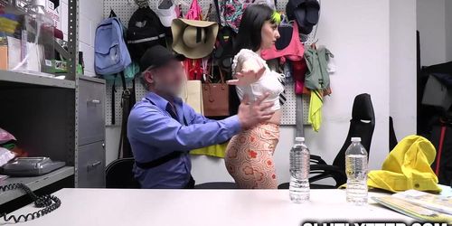 Shoplifter Kitty Cam Ready To Give Officer The Time Of His Life Shoplifter Kitty Cam Ready To Give Officer The Time Of His Life