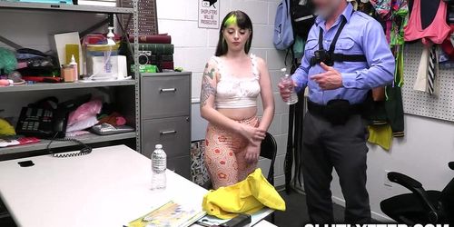 Shoplifter Kitty Cam Ready To Give Officer The Time Of His Life Shoplifter Kitty Cam Ready To Give Officer The Time Of His Life