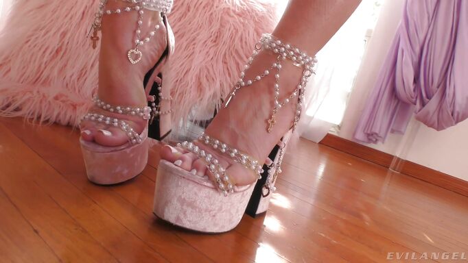 Horny Shemale Playing With Herself Horny Shemale Playing With Herself