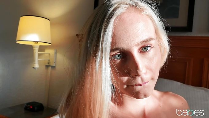 Green Eyed Babe Is Feeling Horny Green Eyed Babe Is Feeling Horny