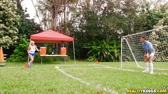 It's Because Of Her Huge Tits It's Because Of Her Huge Tits