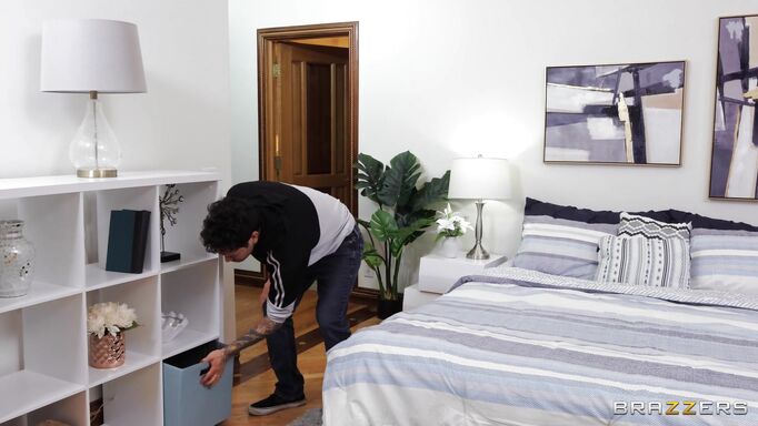 Hottie Cooperates With Her Aroused Step Bro. Hottie Cooperates With Her Aroused Step Bro.