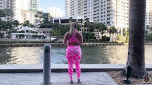 Hot Ass Hollywood Race Me To The Bedroom In 4K Hot Ass Hollywood Race Me To The Bedroom In 4K