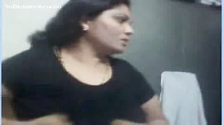 Desi Aunty Nude On Webcam Displaying Her Large Tits & Cootchie Mms Desi Aunty Nude On Webcam Displaying Her Large Tits & Cootchie Mms