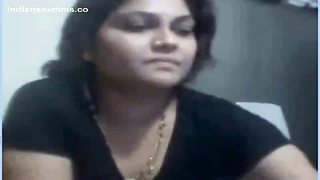 Desi Aunty Nude On Webcam Displaying Her Large Tits & Cootchie Mms Desi Aunty Nude On Webcam Displaying Her Large Tits & Cootchie Mms