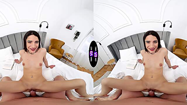 A Hot Brunette Girl Is Having Fun On The Bed In Vr
