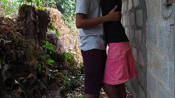 Indian Girlfriend Had Risky Sex With Her Friend In Outdoor Indian Girlfriend Had Risky Sex With Her Friend In Outdoor