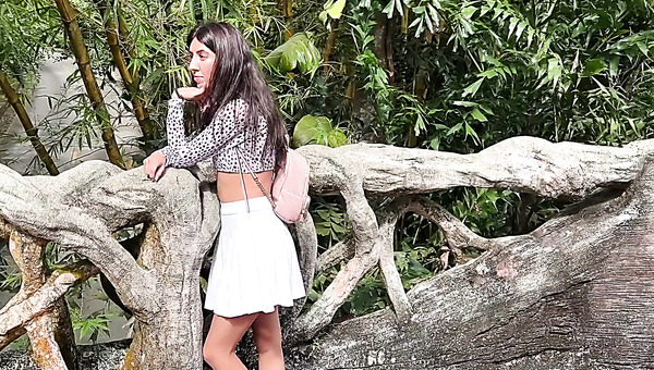 Risky Public Bus Handjob With Cum On Russian Babe’s Hand