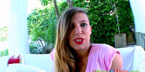 Stunning Babe In HD Blowjob